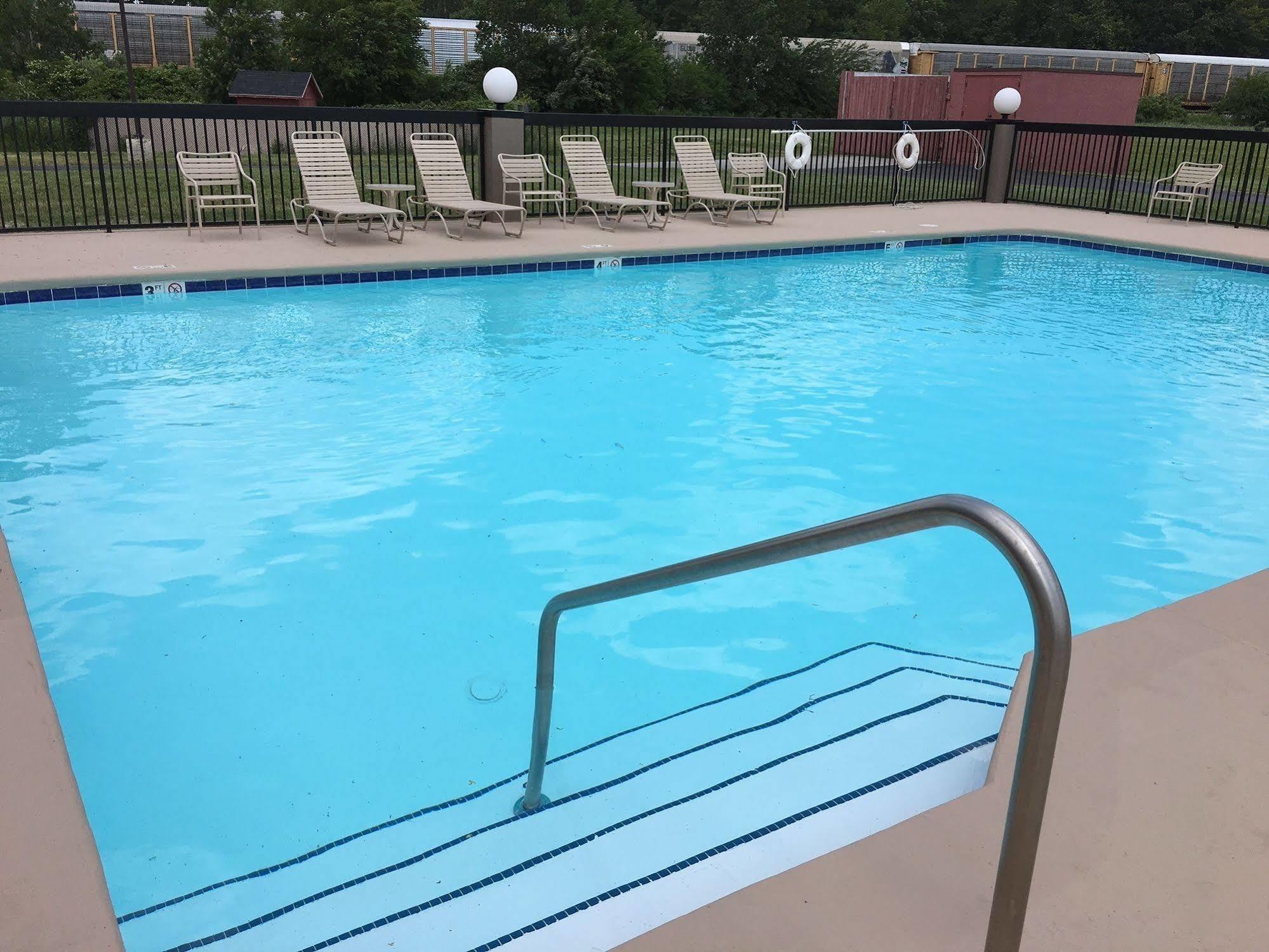 Country Inn & Suites By Radisson, Sandusky South, Oh Milan Exteriör bild