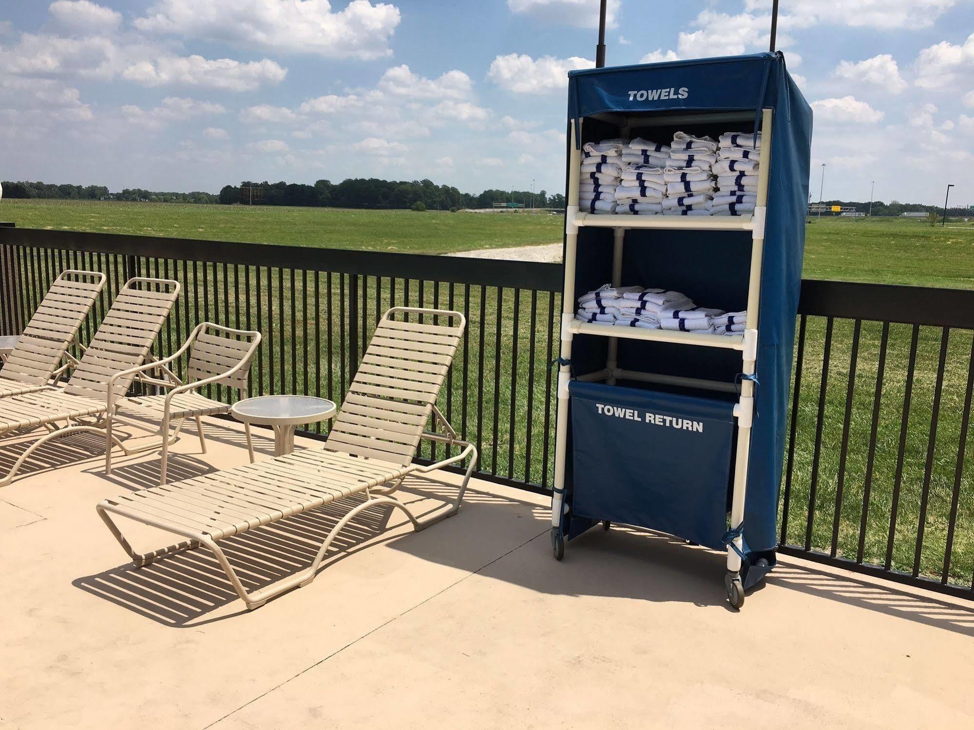 Country Inn & Suites By Radisson, Sandusky South, Oh Milan Exteriör bild